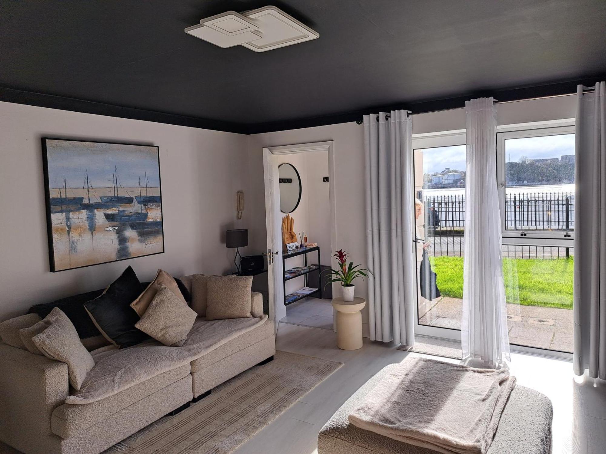 Seaview Apartment Suite Cobh Buitenkant foto
